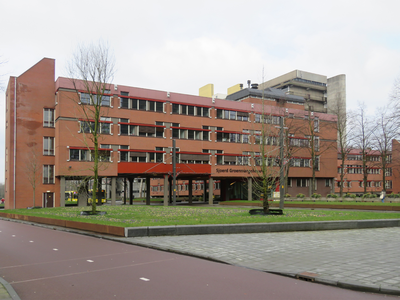 848247 Gezicht op de gevel van het Sjoerd Groenmangebouw (Padualaan 14) op Utrecht Science Park, met een brede ...